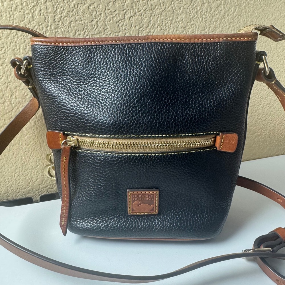 Dooney & Bourke Black Pebbled Leather Crossbody Bag with Tan Trim & DB Charm Y2K